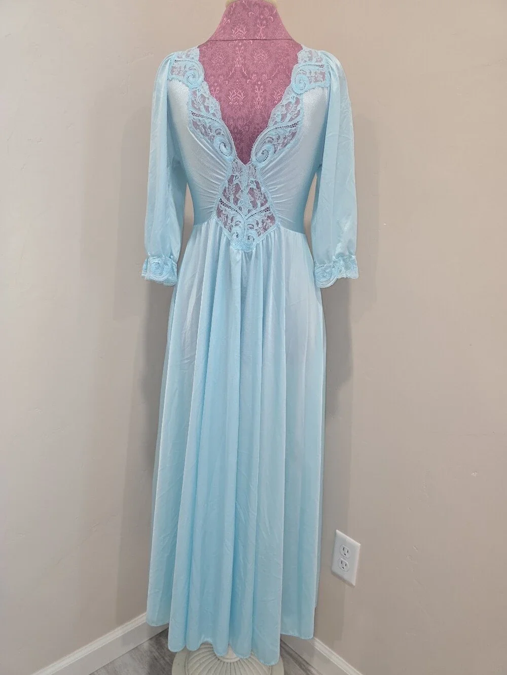 Vintage Olga Peignoir Set Nightgown Robe Blue Pearl Lace Size Medium Full Sweep
